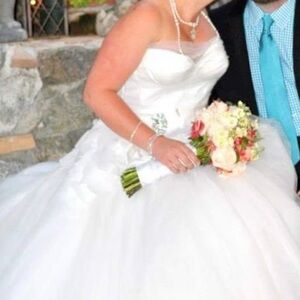 MUST GO!! Vera Wang Wedding Dress - Ball Gown - Princess Dress - size 14 - OBO